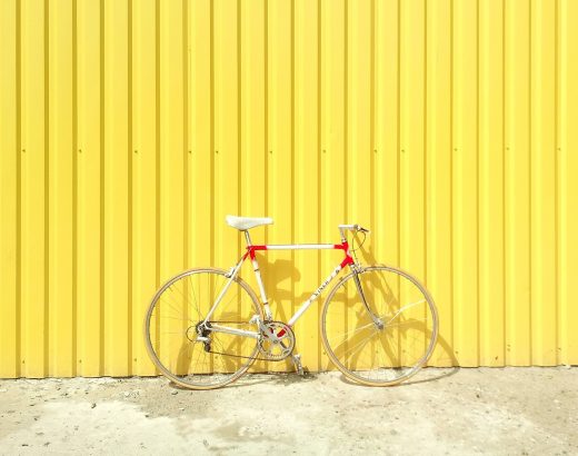 Bicicleta_parede_amarela